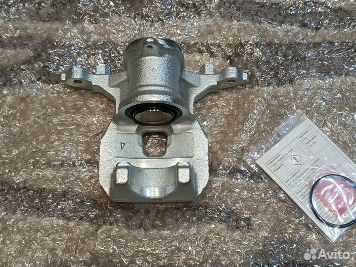 Новый суппорт задний правый Toyota Rav4 XA50