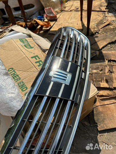 Решетка радиатора Toyota Crown 2008-2012