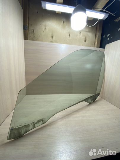 Стекло переднее левое BMW 7 Series E65 2002-2005