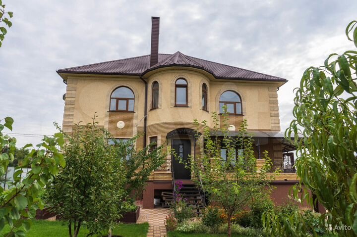 Коттедж 334 м² на участке 30 сот.