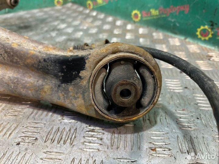 Кулак задний правый Mitsubishi Lancer 9