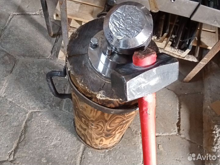 Инструмент для чеканки сувенирных монет и жетонов