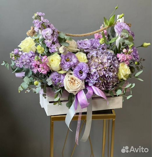 Букеты из пионов и цветы в шляпных коробках