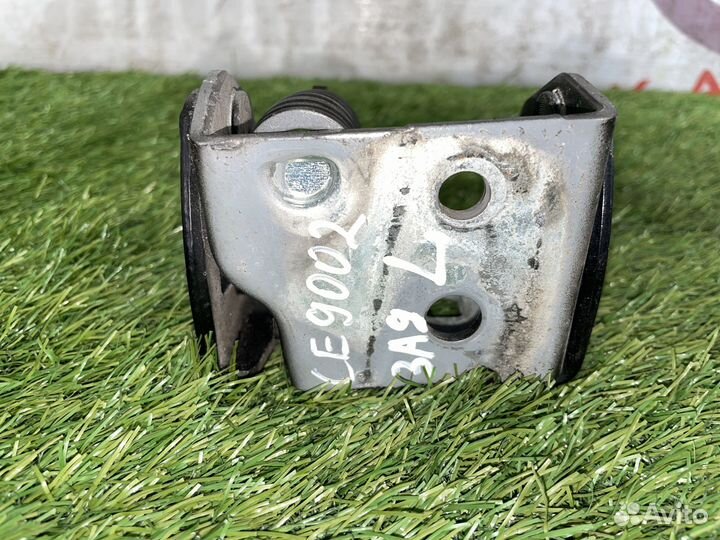 Петли задней левой двери Cadillac Escalade GMT900