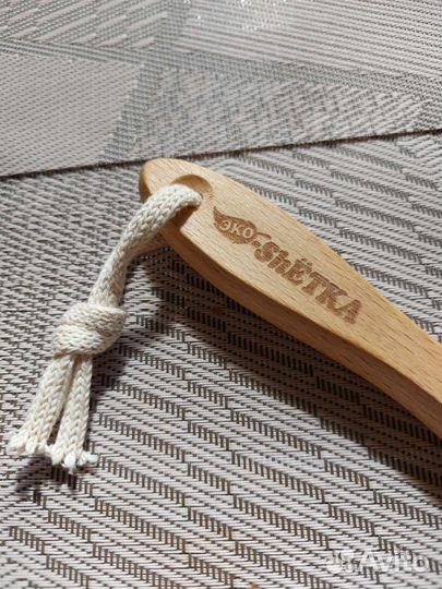 Массажная щетка