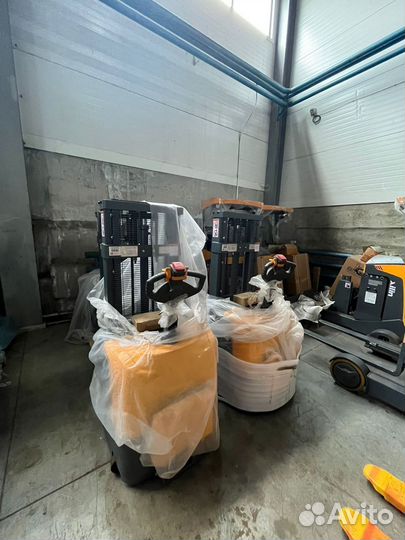 Штабелер самоходный, Штабелер электрический