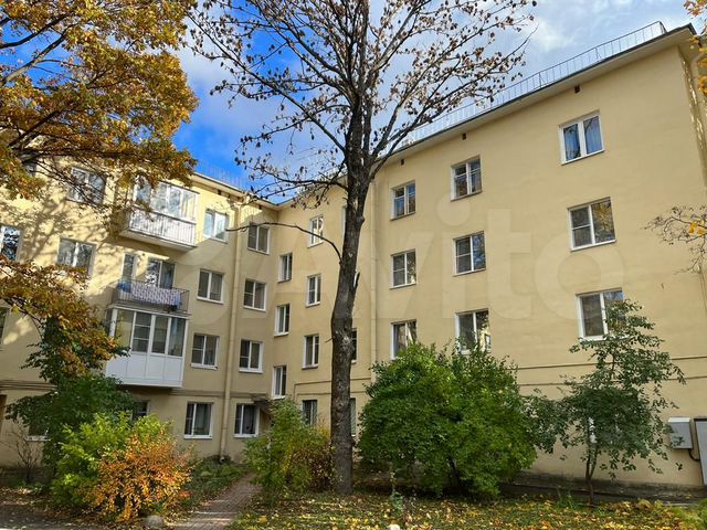 2-к. квартира, 76 м², 2/4 эт.