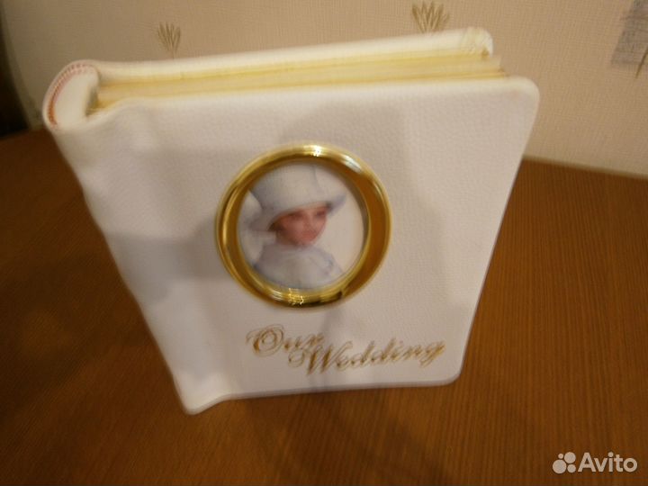 Продаю подарочный фотоальбом в кожаном переплёте