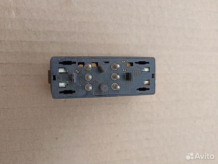 Кнопка люка бмв е30 е32 е34 е39