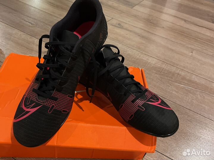 Футбольные бутсы nike