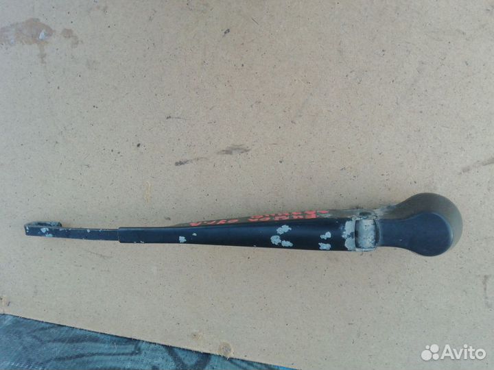 Дворник щётко держатель багажника Ford Fusion 2002