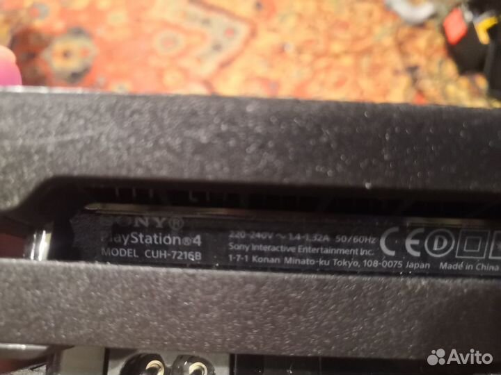 Sony playstation 4 PS4 pro 1tb и 4 диска с играми