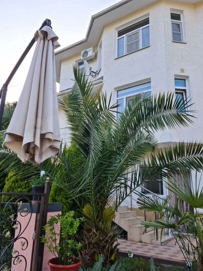 Коттедж 426 м² на участке 4 сот.