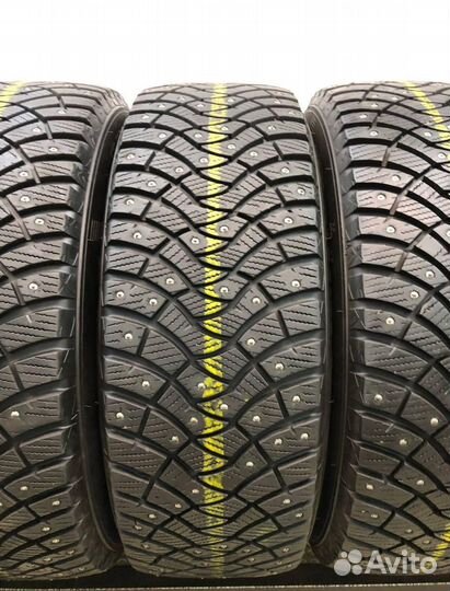 Dunlop SP Winter Ice 03 215/60 R16 114W