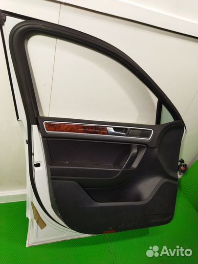 Обшивка двери (карта) передняя левая Volkswagen