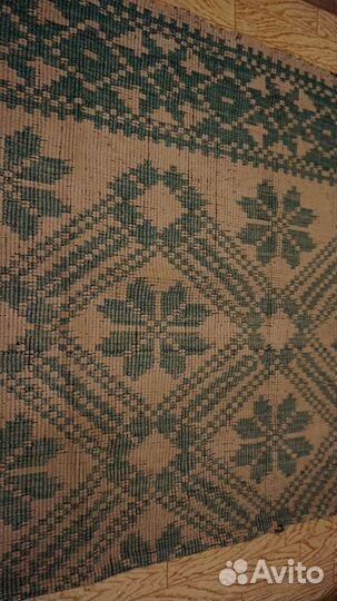 Дорожка из ковра зелёная