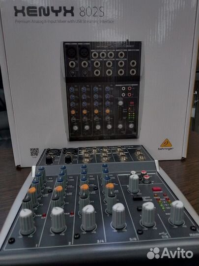 Микшерный пульт Behringer xenyx 802s