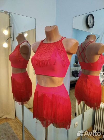 С бахромой шорты и топ для танцев красный