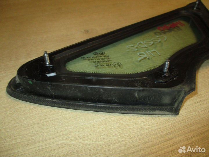 Стекло кузовное глухое правое Kia Ceed 2 (JD)