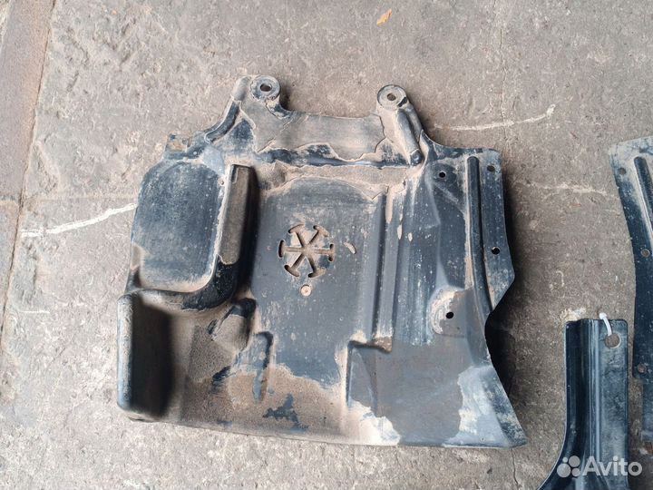 Пыльники моторного отсека mitsubishi outlander 1