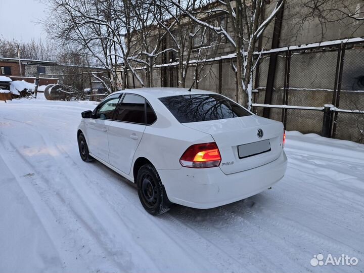 Volkswagen Polo 1.6 МТ, 2012, битый, 128 000 км