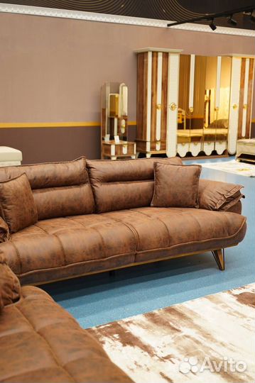 Диван коричневый
