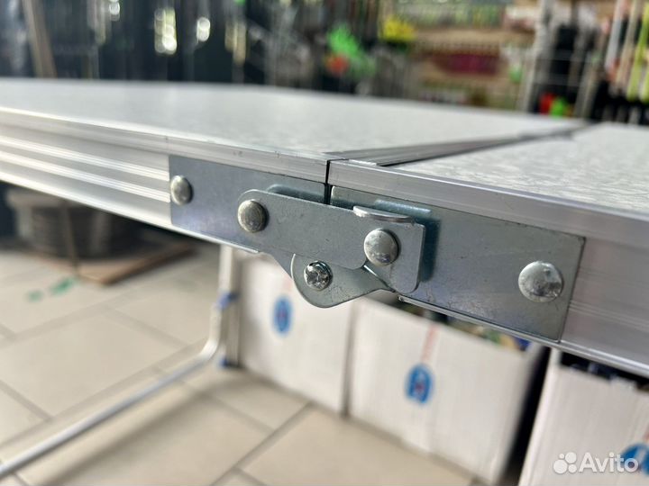 Складной туристический стол