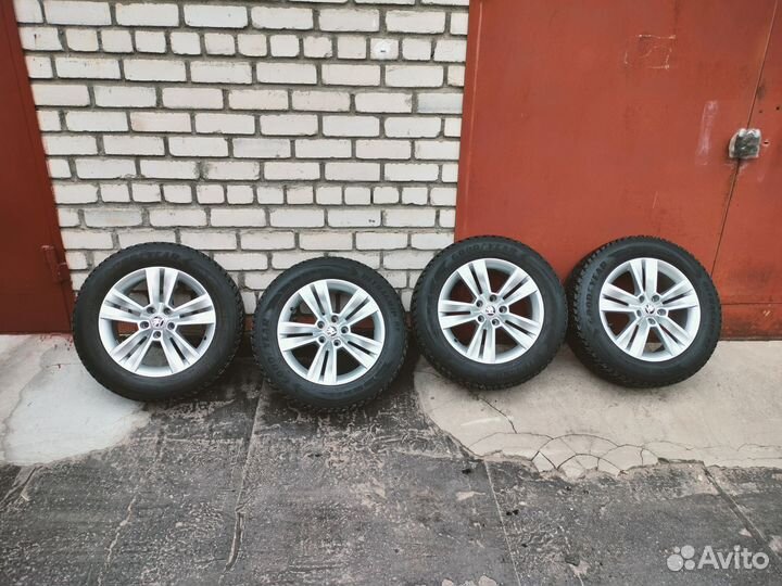 Goodyear Ultra Grip Ice Arctic 2 215/65 R17 99T