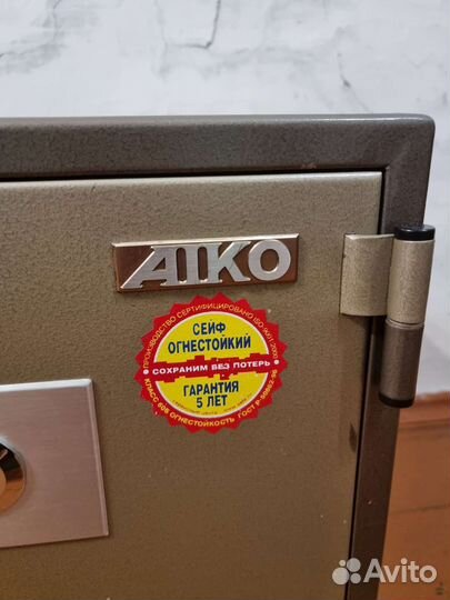 Сейф металлический