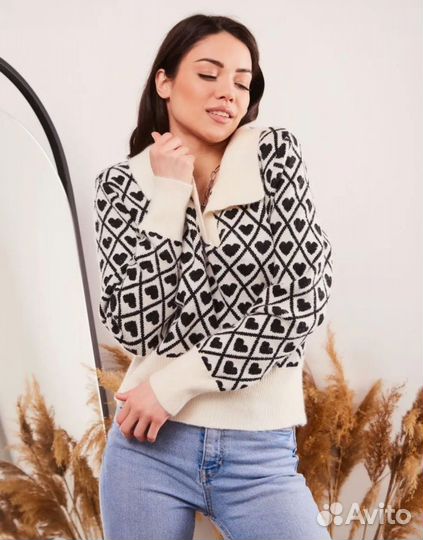 Свитер поло с сердечками