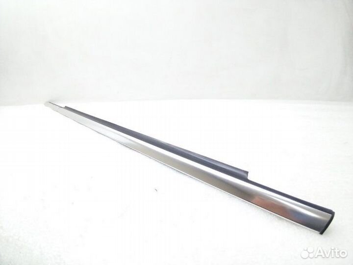 Молдинг двери передний левый Mercedes-Benz C-Class