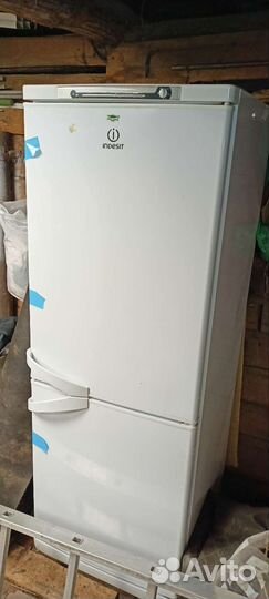 Холодильник Indesit