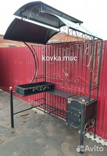 Мангал с крышей