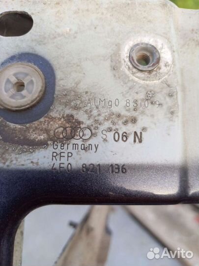 Кронштейн крыла бампера правый Audi A6 C6