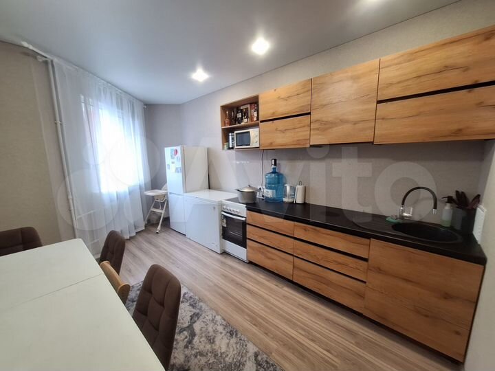 2-к. квартира, 60 м², 1/17 эт.