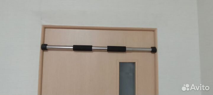 Турник распорный в проем бу