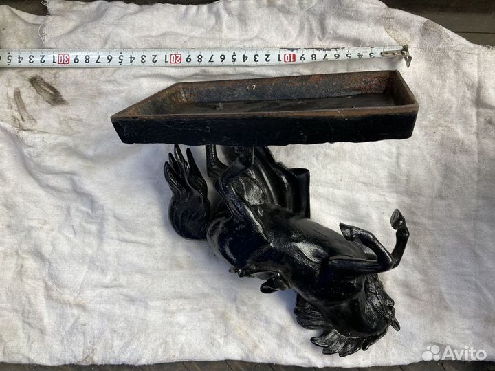 Скульптура конь с попоной Касли