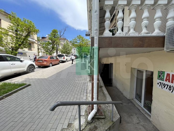 Помещение 100 м² на первой линии в центре города