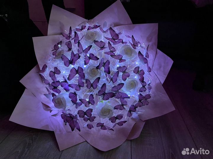 Светящейся букет с бабочками