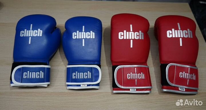 Боксерские перчатки и шлем Clinch