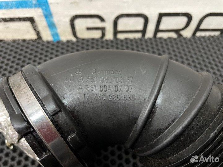 Патрубок воздушный Mercedes-Benz C-Class W204