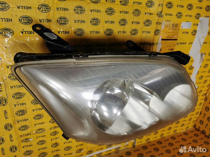Запчасти фары Avensis 2003 (1917)