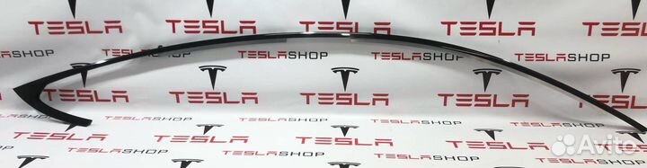 Молдинг кузова боковой Tesla Model S 2-й рест