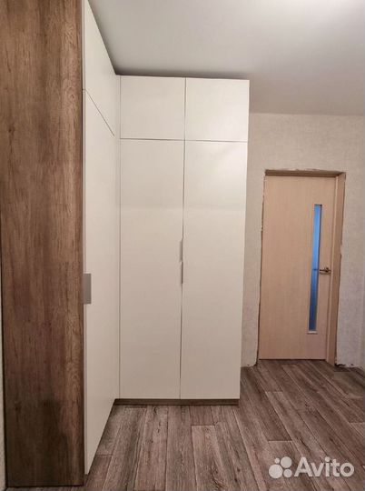 Распашной шкаф
