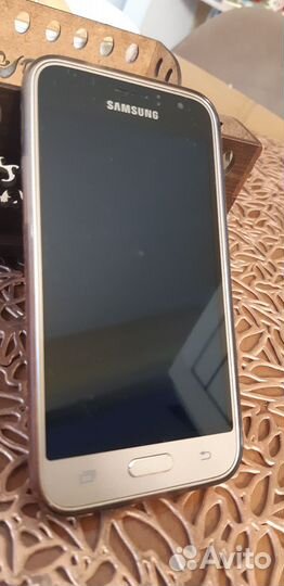 Телефон Samsung galaxy j1