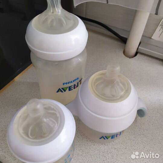Цена за все:Avent бутылочки, зубн.щетка, подвески