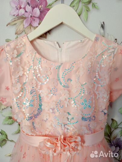 Нарядное платье для девочки 134 140