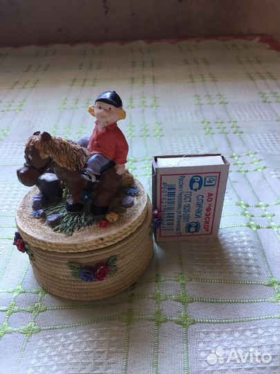 Шкатулка,лебедь,подсвечник