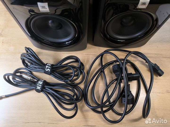 Мониторный динамик JBL 305P mkii активный динамик