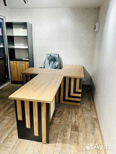 Офисные столы. 50 моделей